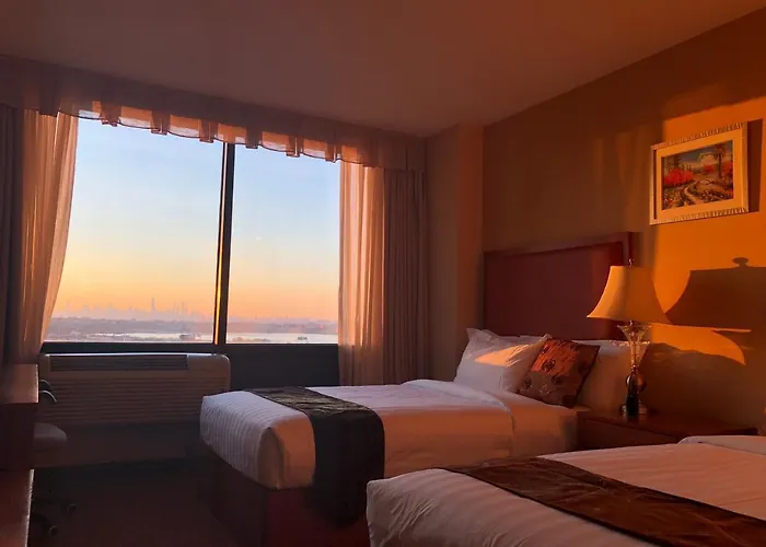 Ramada By Wyndham Flushing Queens
